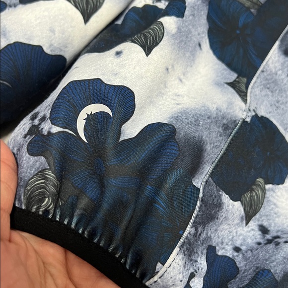 Zyia Active Pro Trainer full-zip jacket in a blue and black floral pattern./ L - Picture 8 of 11